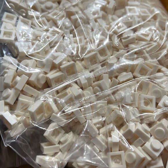 Personalized mosaic bricks 3800 single space tiles in four colors.  Legomaniacs - Picture 4 of 13